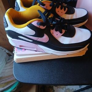 Nike Athletic Shoes Black Pink White